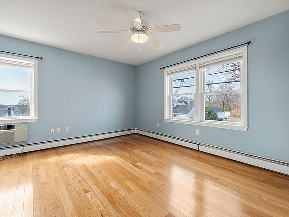 5th image of 32 Barker Rd Unit 3
