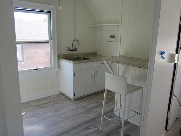 3rd image of 1524 Bath St #4