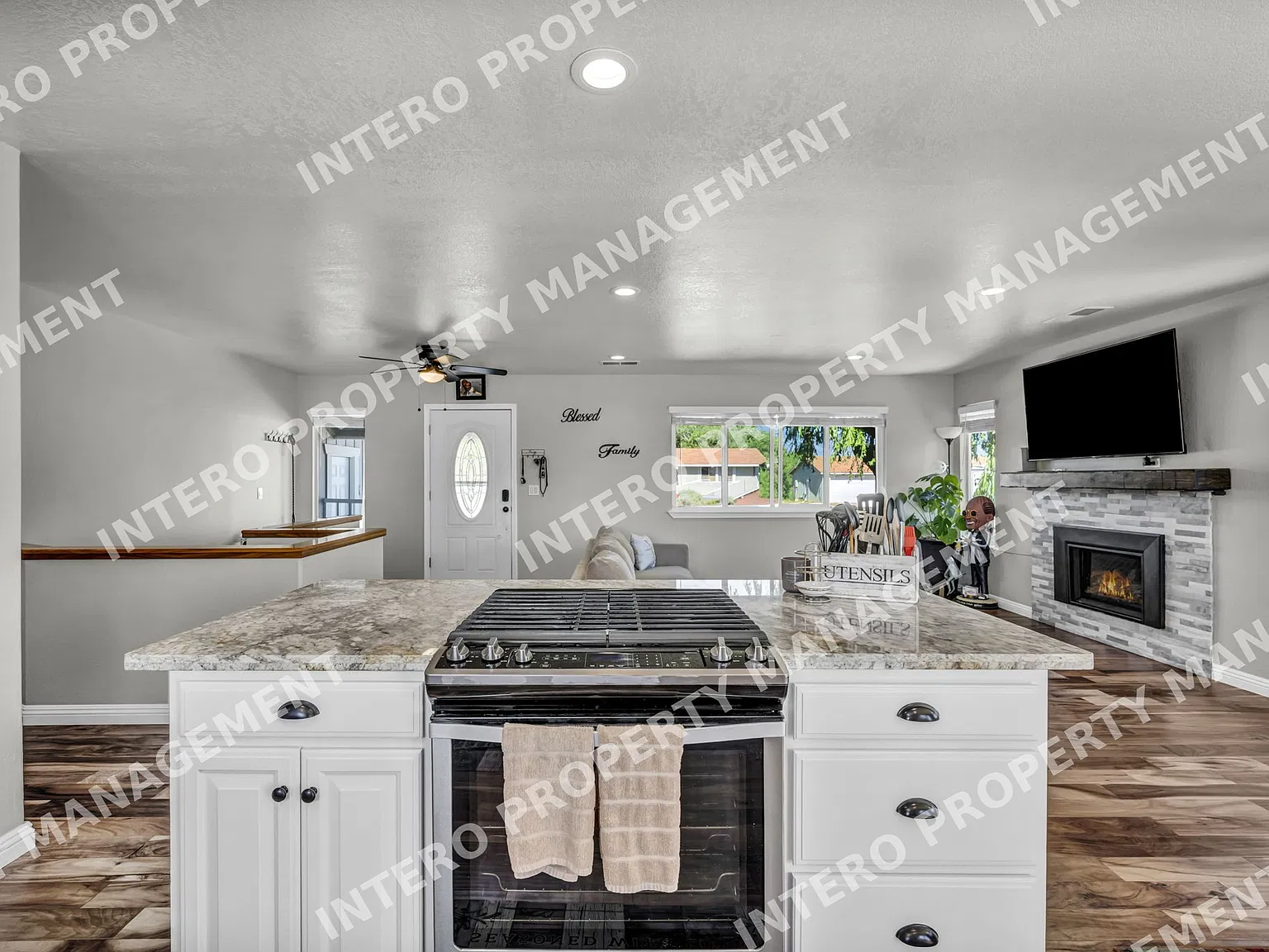 4 bed, 2496 sqft, $3,200 — Photo 4