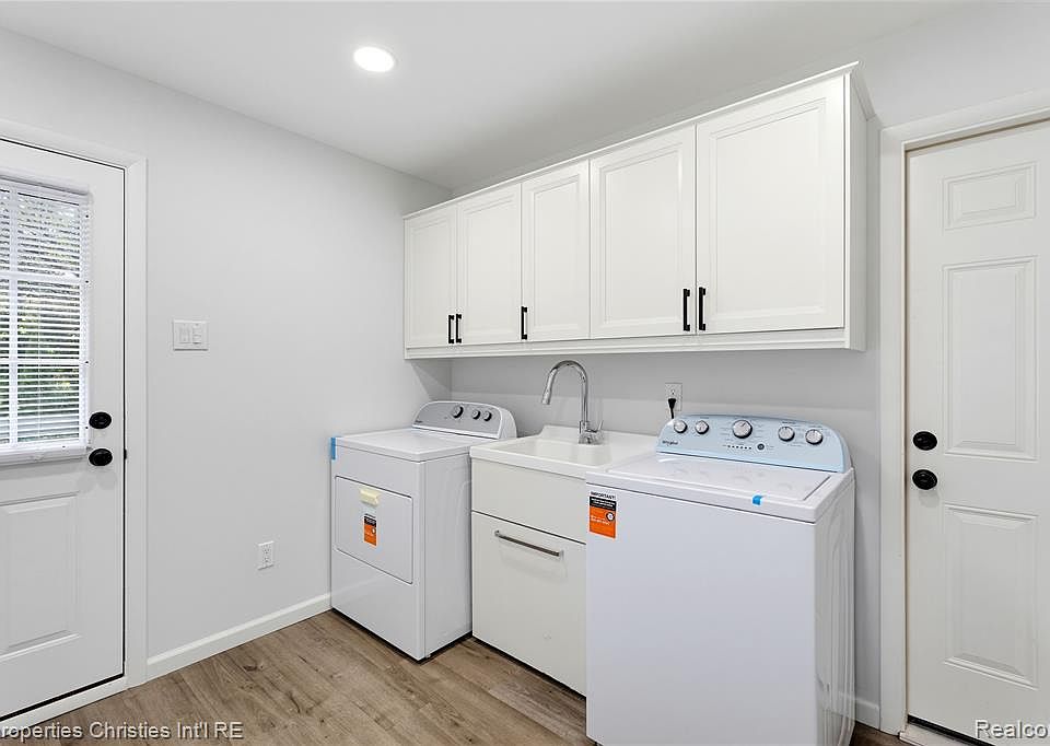 4494 Burnley Dr, photo 16