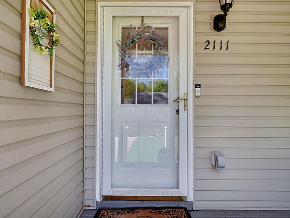 3rd image of 2111 Schoeberlein Ave