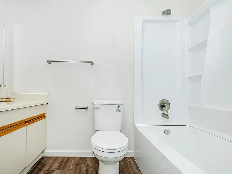 Victoria Square Apartments — Photo 42