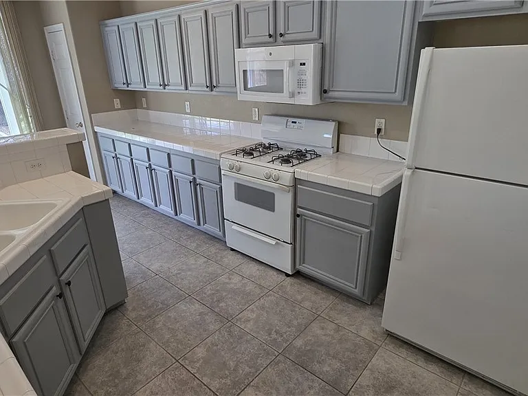 3358 Hillside Garden Dr — Photo 9