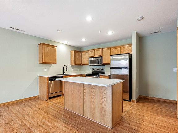 4th image of 2873 Redstone Dr