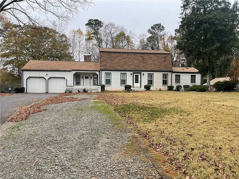 119 Woodlawn Dr NE — Photo 2