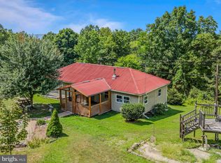 564 Shade Ln, Berkeley Springs, WV 25411