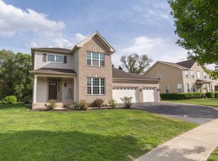 879 Oak Ridge Blvd, Elgin, IL 60120