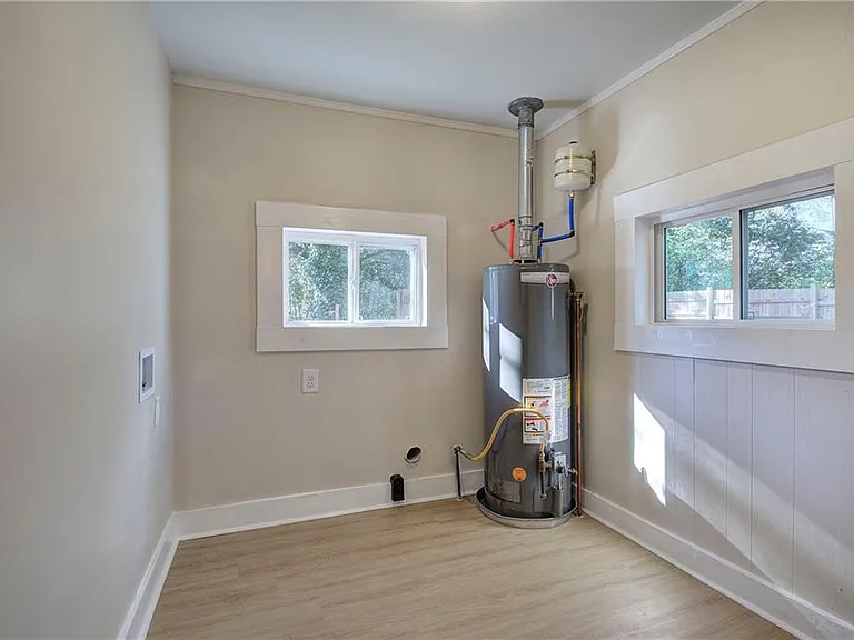 415 E 10th St SE — Photo 27