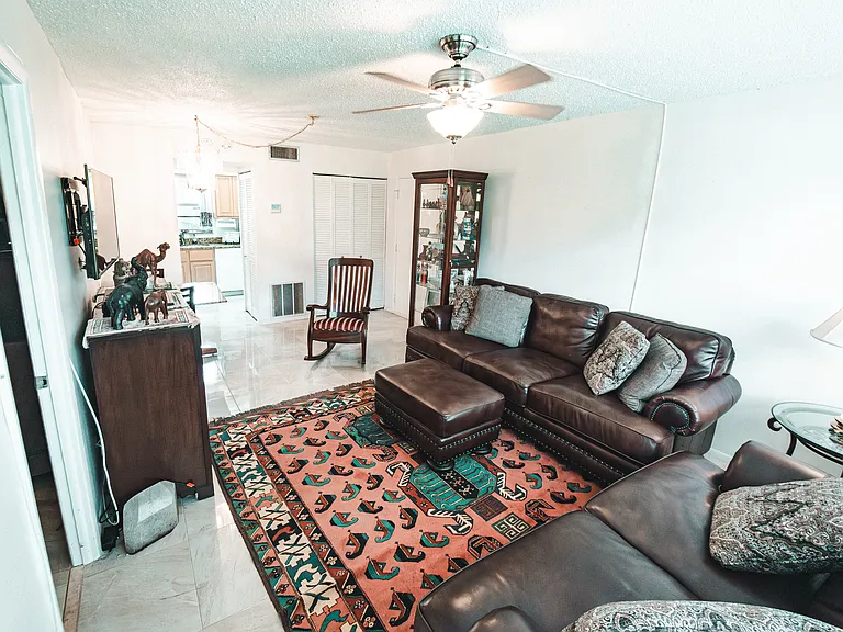 204 Lake Frances Dr — Photo 1