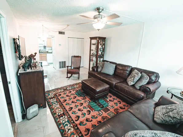 204 Lake Frances Dr, West Palm Beach, FL