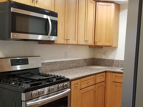 Kitchen, Stove and microwave