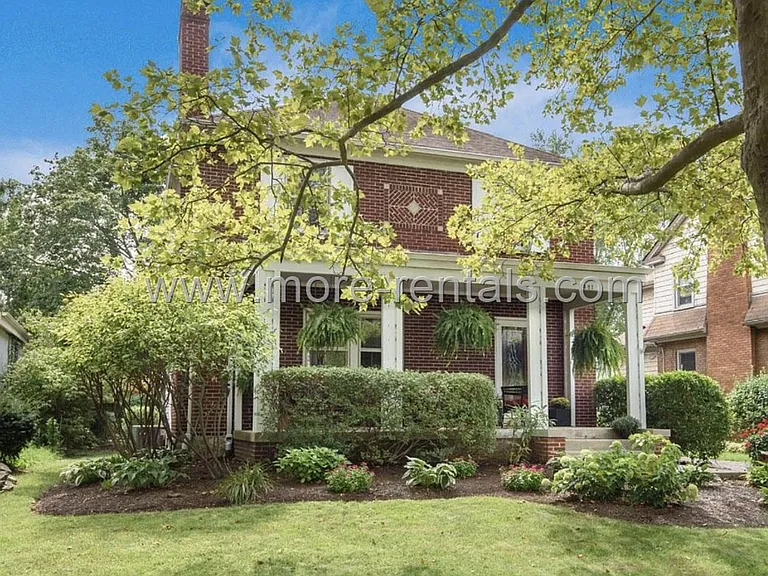 2481 Powell Ave — Photo 1