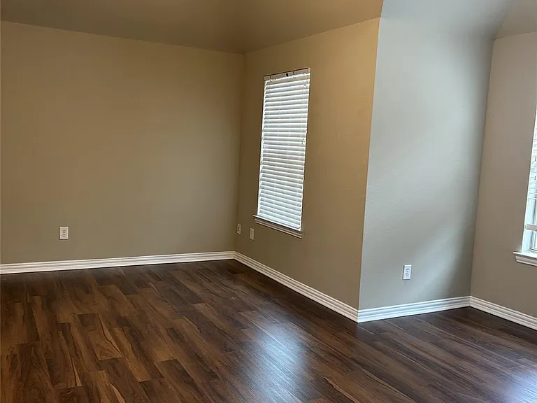 2148 Walnut Square Dr — Photo 12