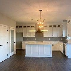 4th image of 5040 Chatsworth St
