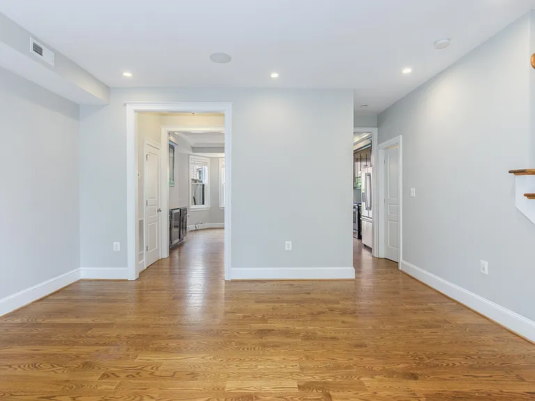 1022 Independence Ave SE — Photo 9