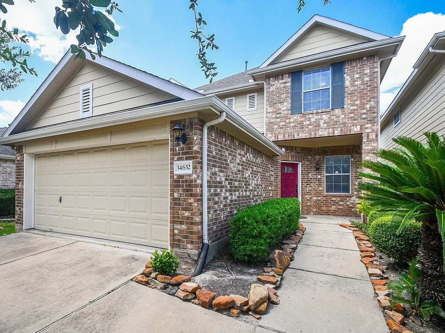 4 bed, 2.5 bath, 2354 sqft, $2,200 — Photo 2