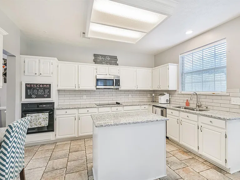 20422 Maple Meadows Ct — Photo 16