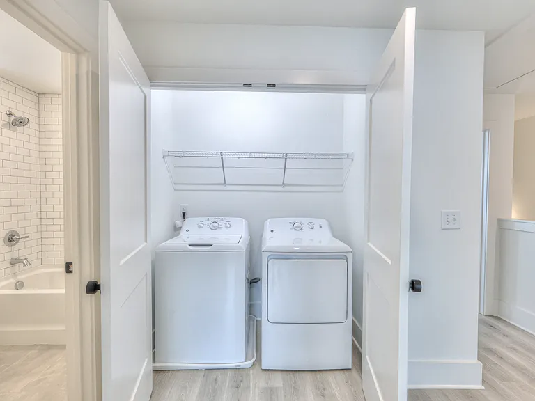 1589 Residences — Photo 34