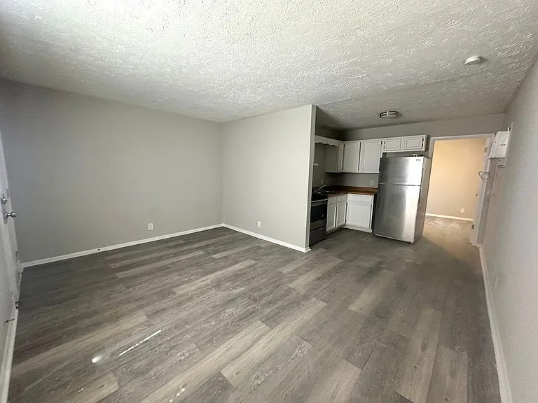 334 E Webster St — Photo 2