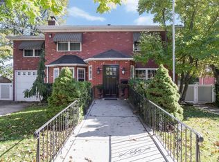 20 Michel Ct, Malverne, NY 11565