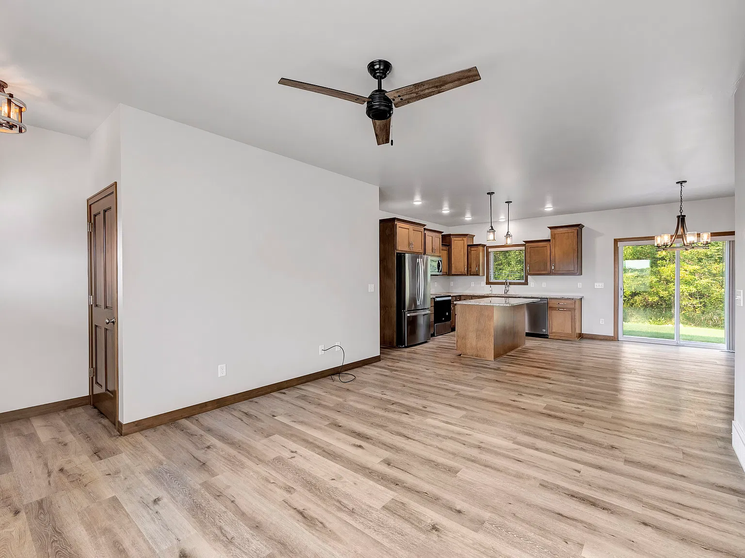 3 bed, 1373 sqft, $1,700 — Photo 3