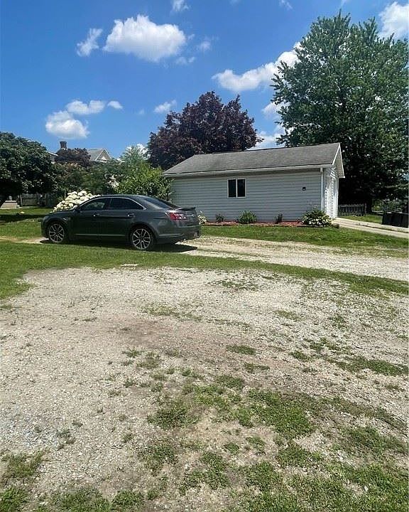 14171417 W Crawford Ave Connellsville, PA, 15425 Apartments for Rent