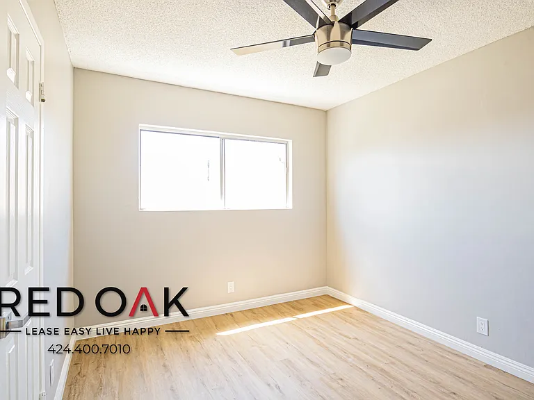 1589 E 47th St #3 — Photo 12