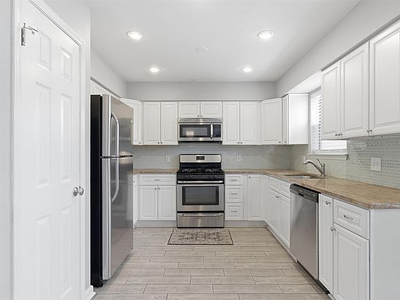 4th image of 8901 Ravello Pass