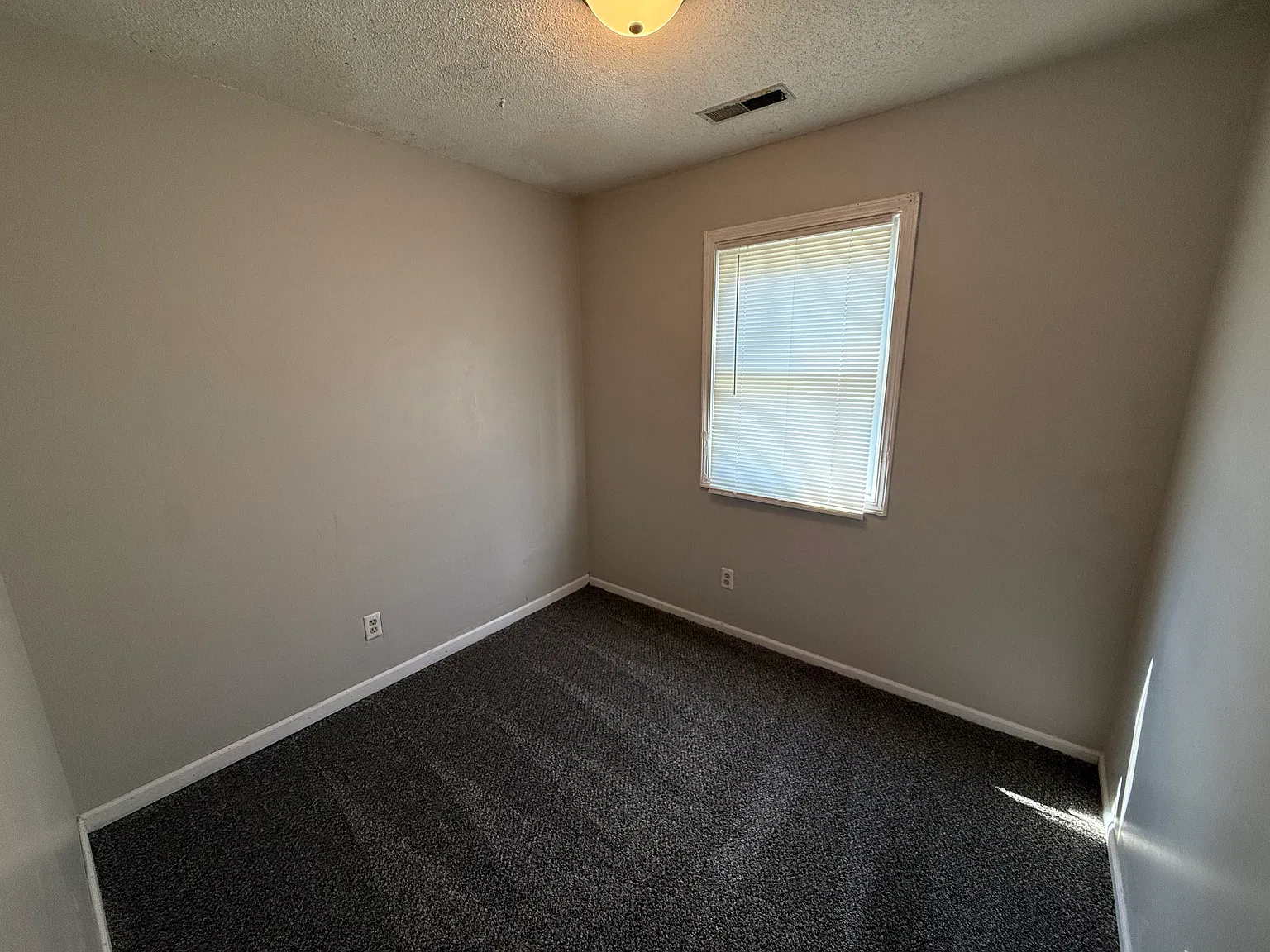 3 bed, 1.0 bath, $850 — Photo 2