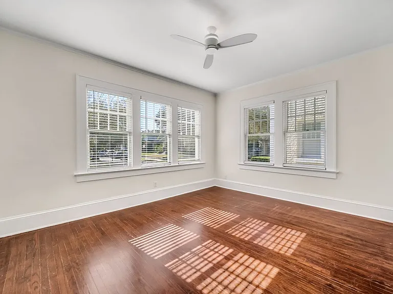 2115 W Hills Ave — Photo 36