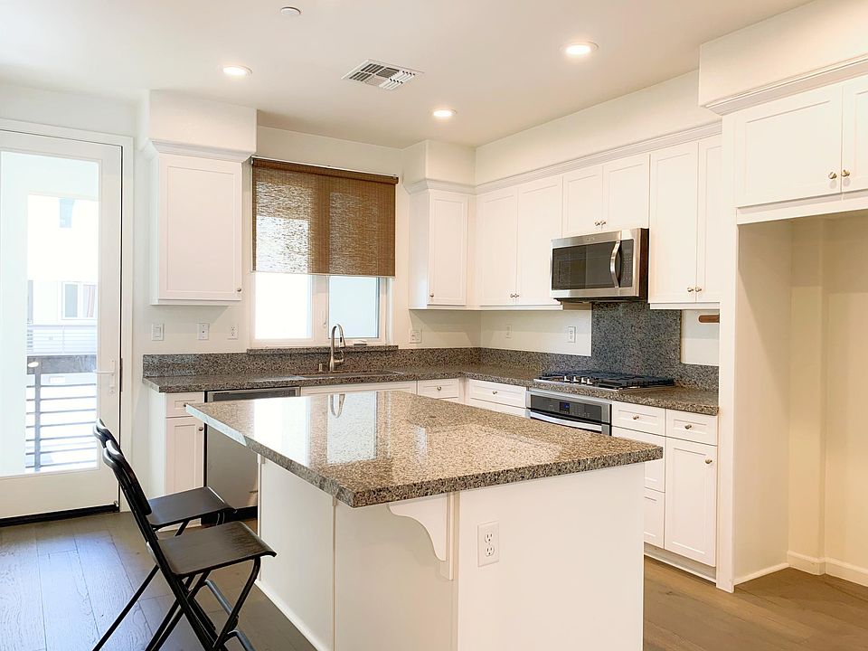 Kitchen and Huge Island