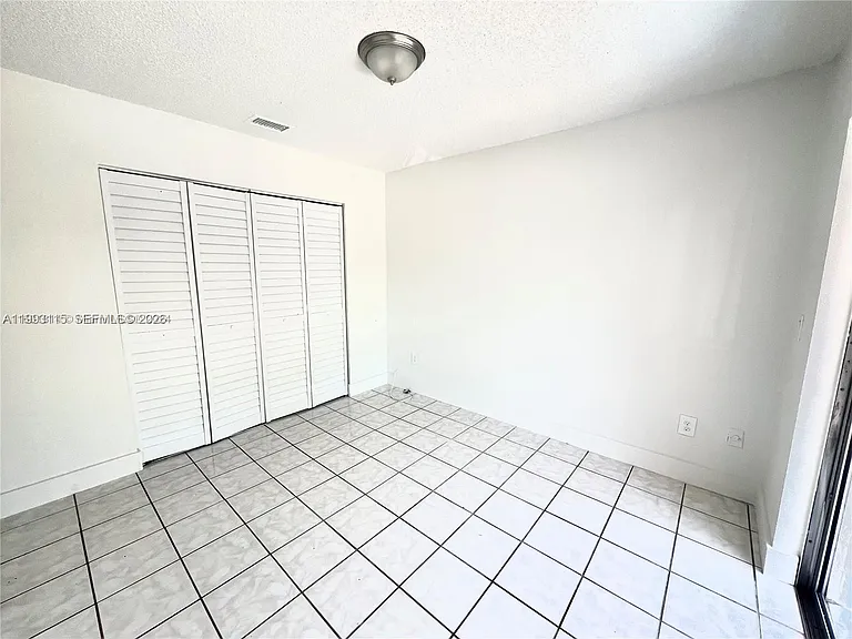 951 SW 7th St #4 — Photo 26