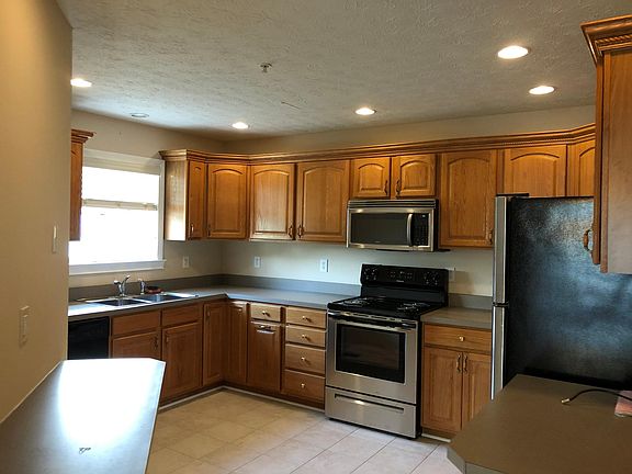 3rd image of 1474 Oakhill Dr #1474