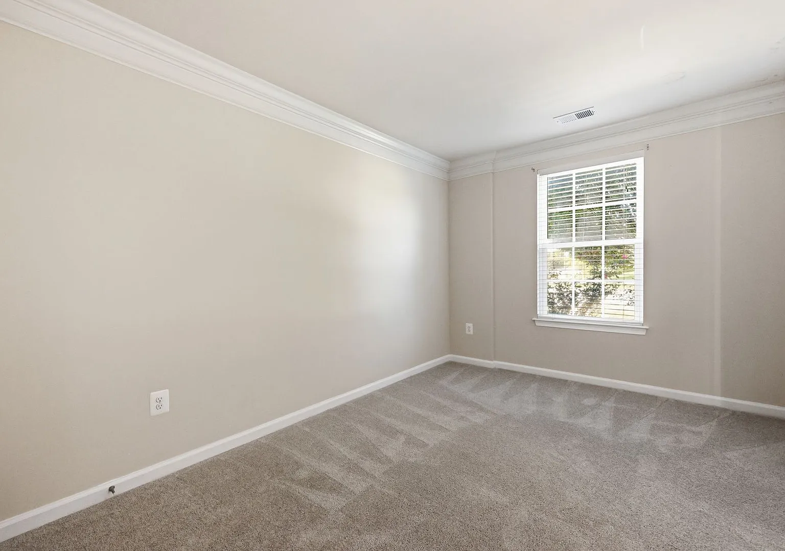 Large Townhome in Wormans Mill! — Photo 3