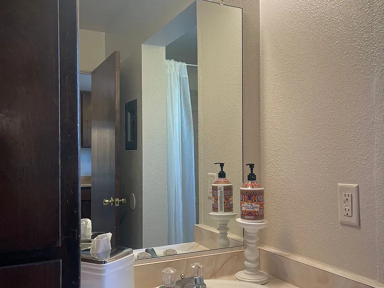 Warner Studios Apartments — Photo 6