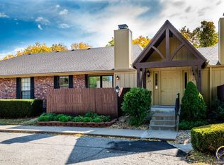 5617 SW Foxcroft South Cir #104, Topeka, KS 66614
