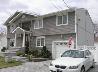 38 2nd Ave, Massapequa Park, NY 11762