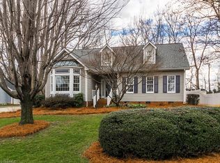 4 Brookglen Dr, Greensboro, NC 27410