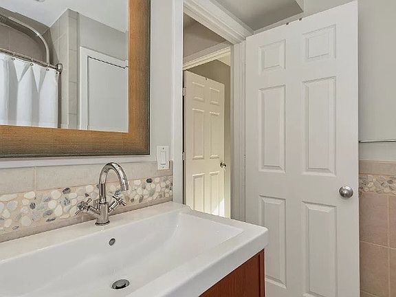 4th image of 101 Grove St APT 16