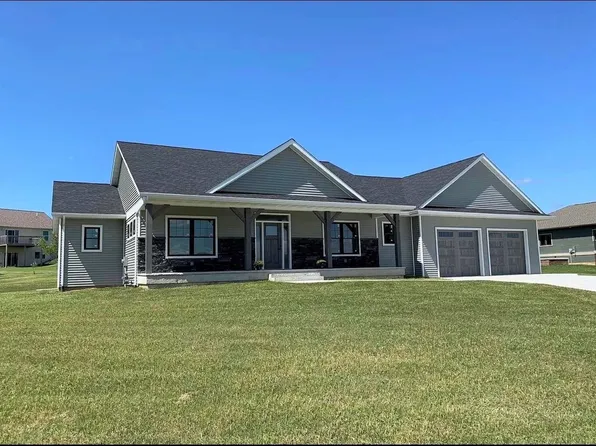 107 Countryside Rd, Luana, IA 52156