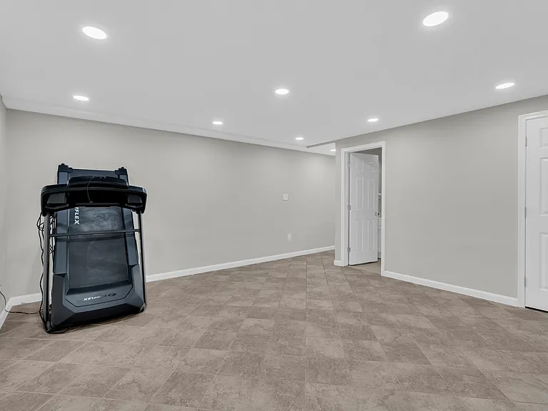 7707 Lake Glen Dr — Photo 12