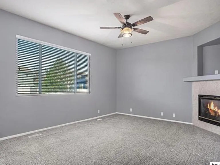 1104 Valleyview Dr — Photo 5