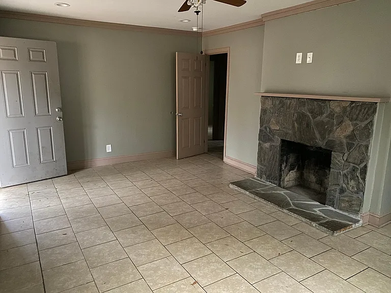 219 Meadowdale Dr — Photo 3