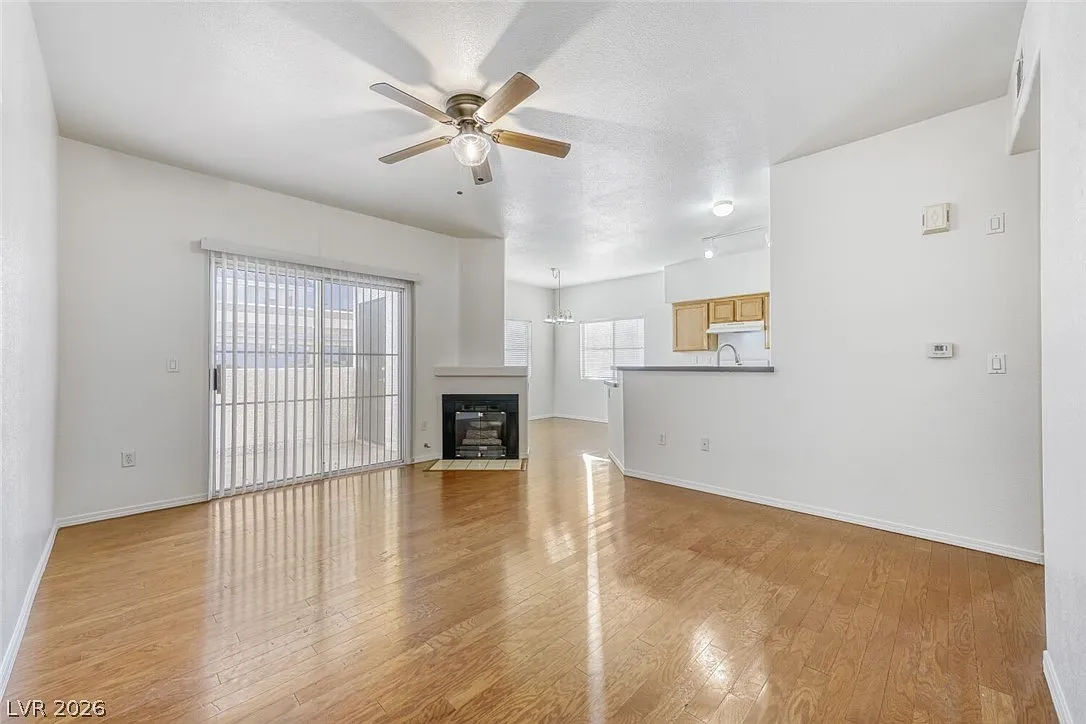 2 bed, 2.0 bath, 1014 sqft, $1,440 — Photo 2