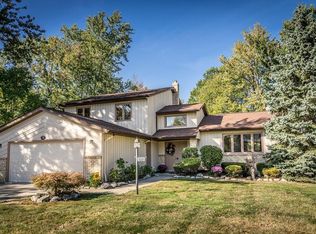 6501 Woodhawk Dr, Mayfield Heights, OH 44124
