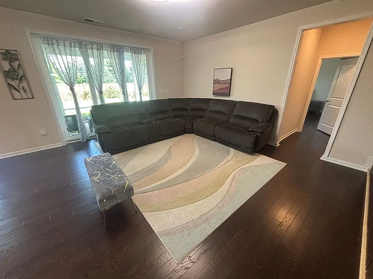 317 Aintree Ave — Photo 40