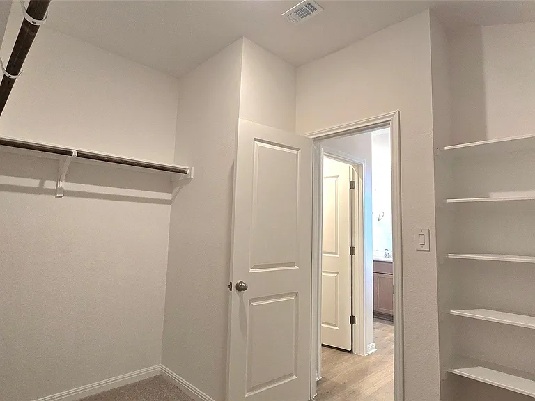 122 Holmby Dr — Photo 12