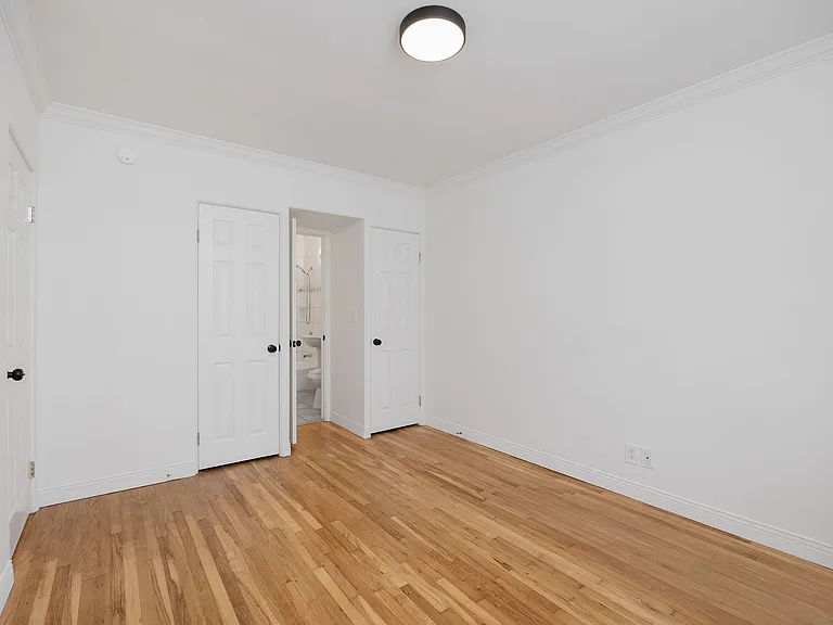 228 Lyndon St — Photo 10