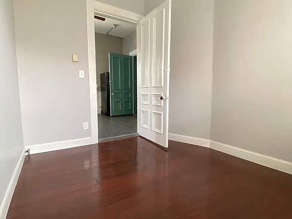 4th image of 401 Broadway Unit 1R