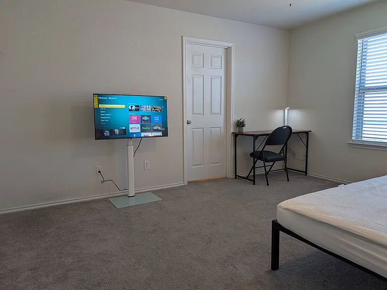 512 Hummingbird Ln #1 — Photo 2